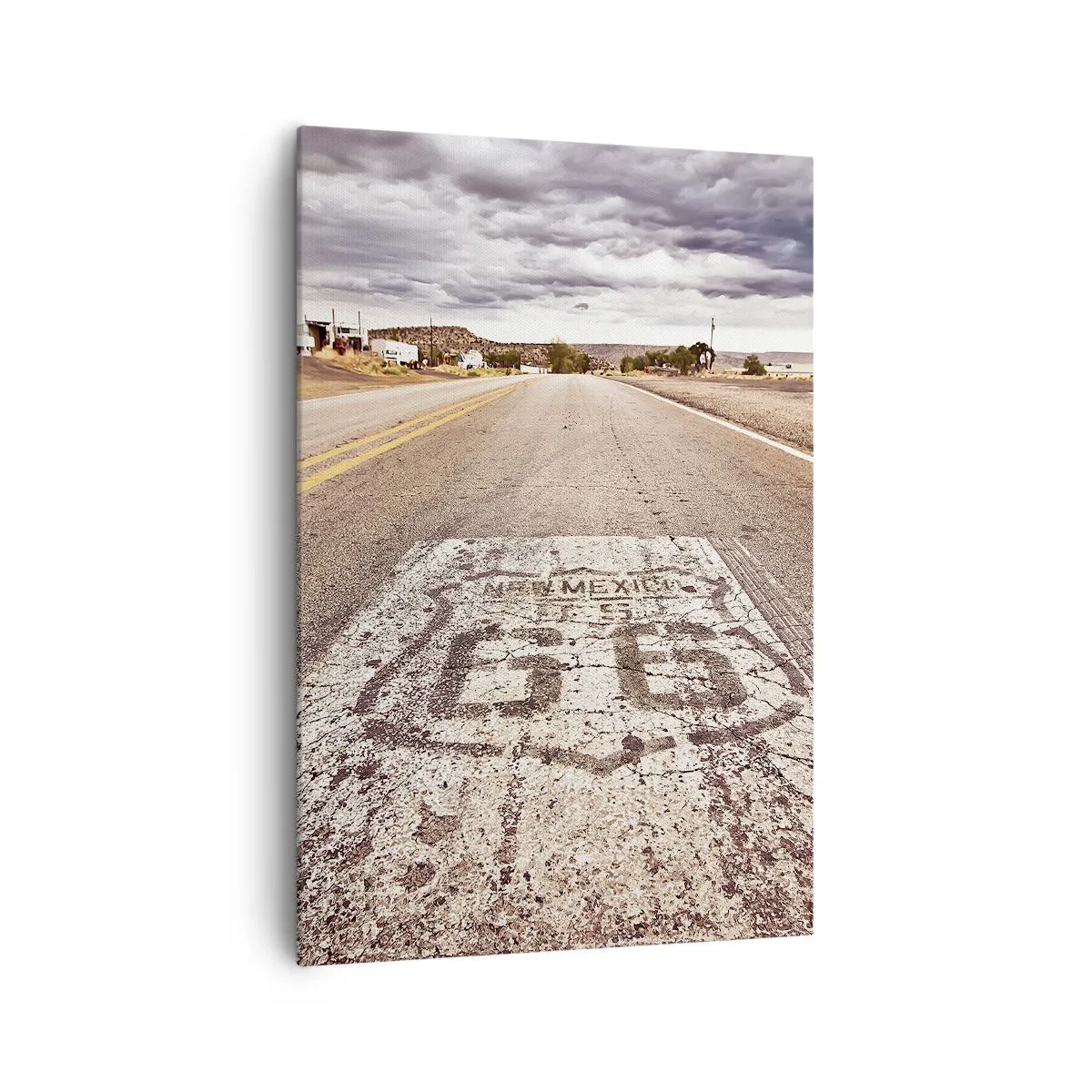 Quadro su tela - Stampe su Tela - Route 66 in un clima desertico con un cielo pittoresco - 70x100cm - La Route 66: una leggenda americana - Decorazione murale moderna per soggiorno e camera da letto ARTTOR