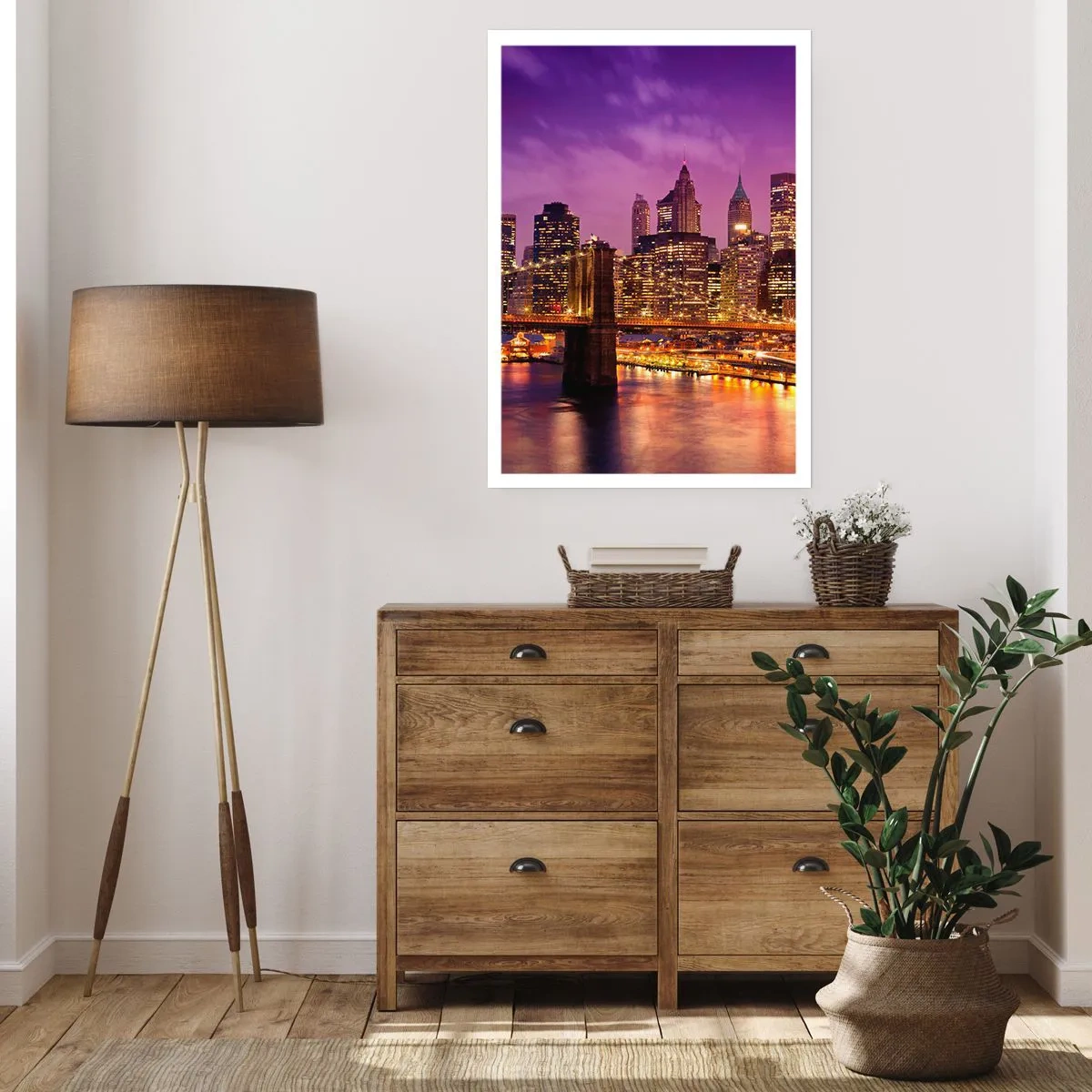 Poster - Vista notturna del ponte di Brooklyn e di Manhattan illuminata dalle luci della città - 50x70cm - Manhattan in viola e oro - Decorazione murale moderna per soggiorno e camera da letto ARTTOR