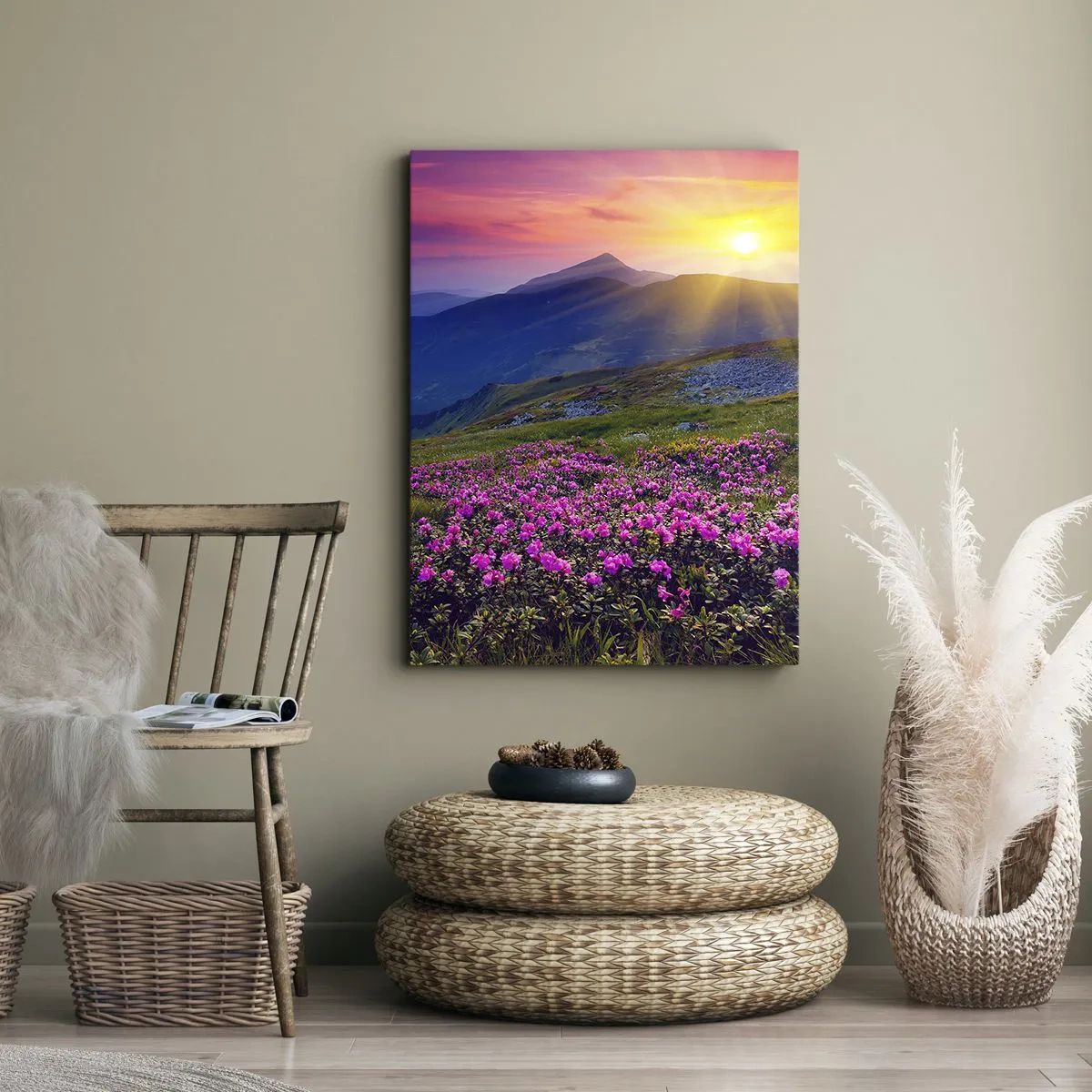 Quadro su tela - Stampe su Tela - Un prato fiorito con vista sulle montagne durante il tramonto - 70x100cm - Odore di mugo e profumo di erbe - Decorazione murale moderna per soggiorno e camera da letto ARTTOR