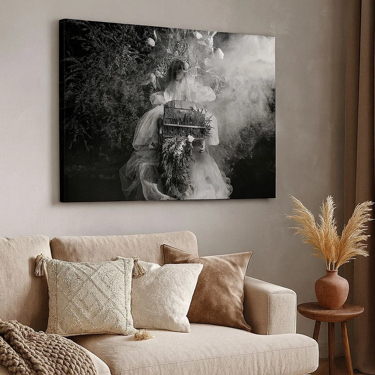 Quadro su tela - Stampe su Tela - Una composizione in bianco e nero con una figura vestita e una gabbia nella nebbia. - 70x50cm - Madre natura stessa - Decorazione murale moderna per soggiorno e camera da letto ARTTOR