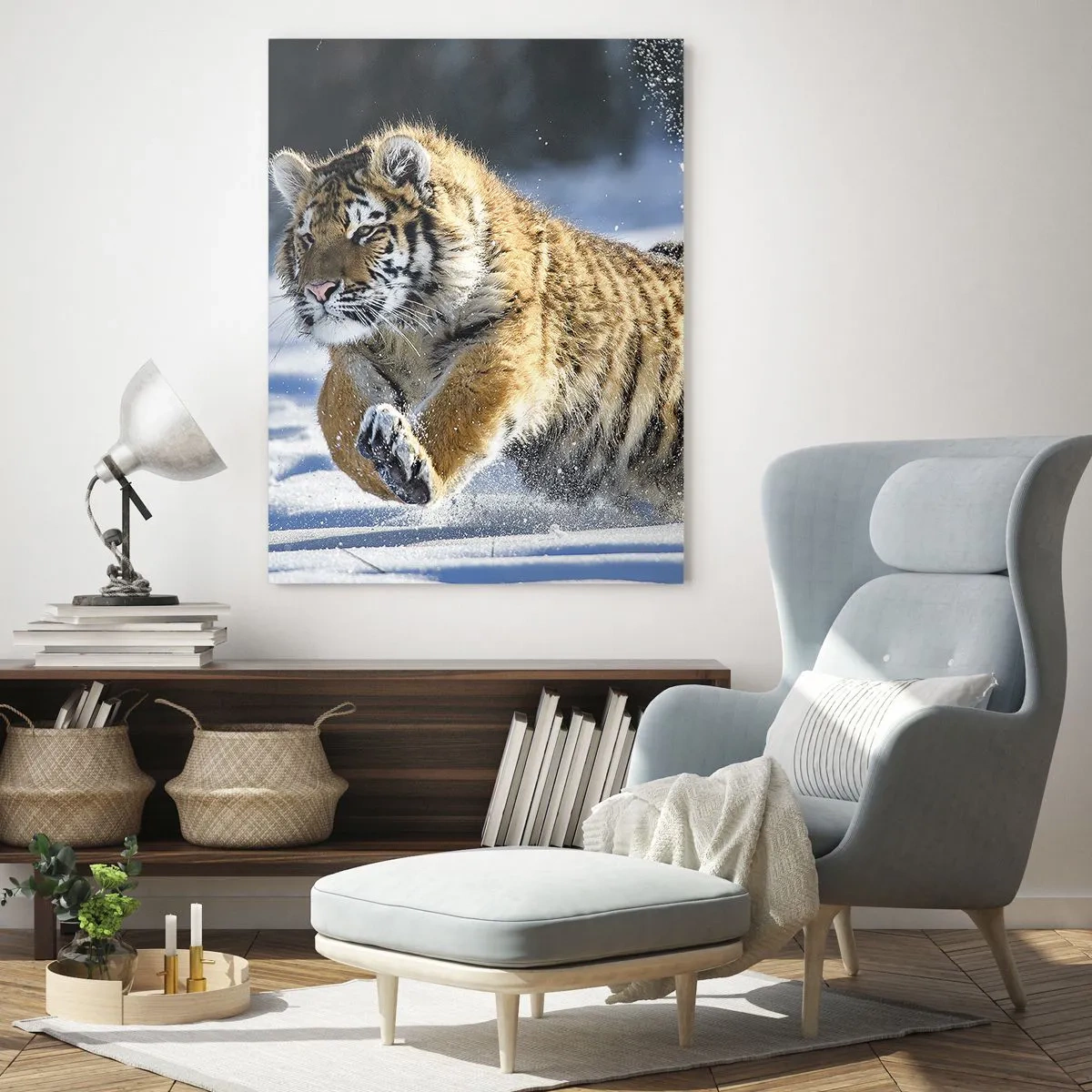 Quadro su vetro - Una tigre siberiana corre nella neve in un paesaggio invernale. - 50x70cm - La dea della taiga siberiana - Decorazione murale moderna per soggiorno e camera da letto ARTTOR