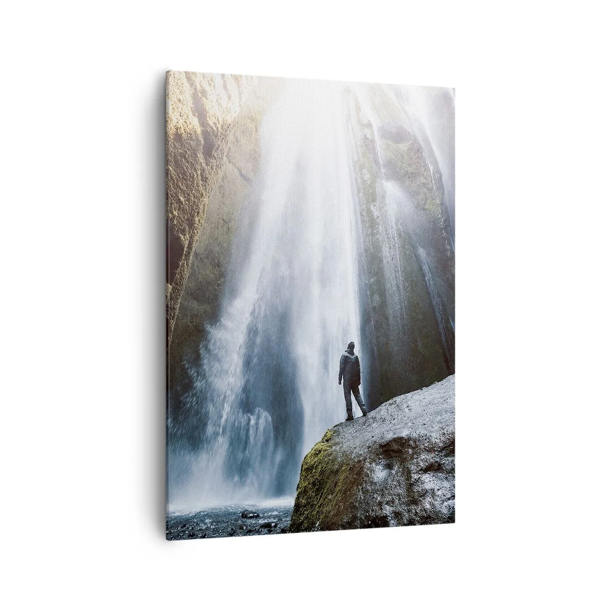 Quadro su tela - Stampe su Tela - Una figura sullo sfondo di una maestosa cascata in una gola rocciosa - 70x100cm - Ripristino delle proporzioni - Decorazione murale moderna per soggiorno e camera da letto ARTTOR