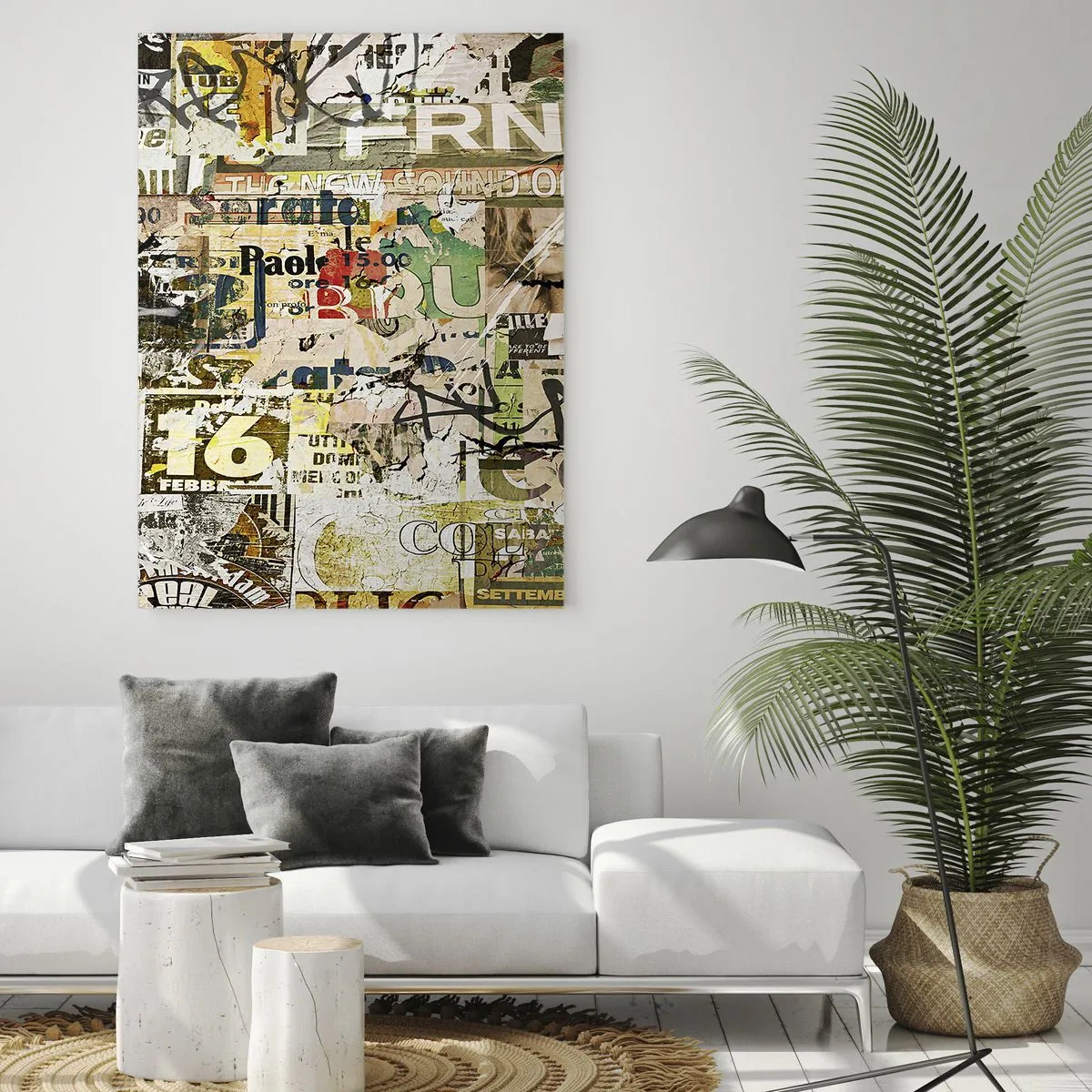 Quadro su vetro - Una composizione artistica di manifesti, iscrizioni e graffiti - 50x70cm - Qualcosa sta succedendo… - Decorazione murale moderna per soggiorno e camera da letto ARTTOR