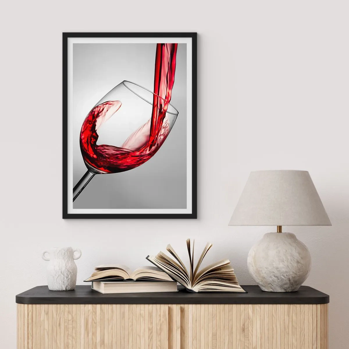Poster in cornice nera - Vino rosso versato in un bicchiere - 50x70cm - Colore - movimento - suono - Decorazione murale moderna per soggiorno e camera da letto ARTTOR
