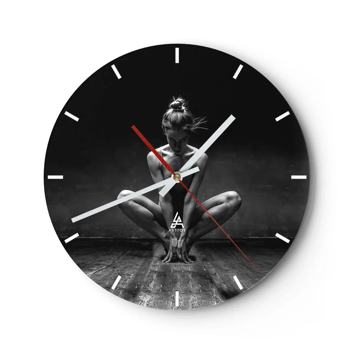 Orologio da parete - Orologio in Vetro - Ritratto in bianco e nero di una ballerina in posa dinamica - 30x30cm - La concentrazione dell'energia della danza - Decorazione murale moderna per soggiorno, cucina e camera da letto ARTTOR