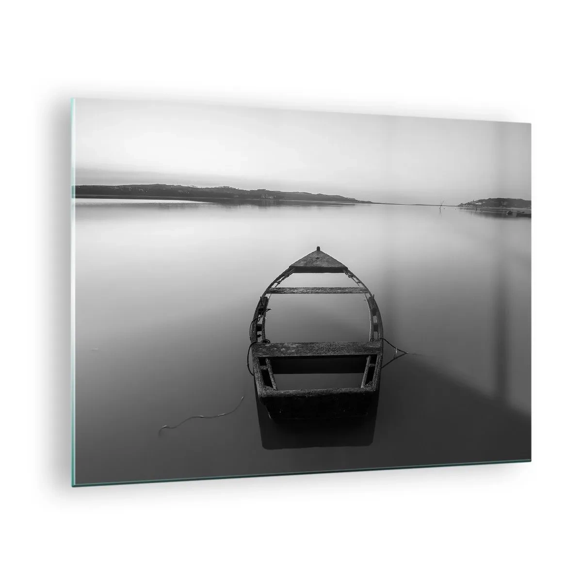 Quadro su vetro - Una vecchia barca su una superficie calma dell'acqua in bianco e nero - 70x50cm - Nostalgia e malinconia - Decorazione murale moderna per soggiorno e camera da letto ARTTOR