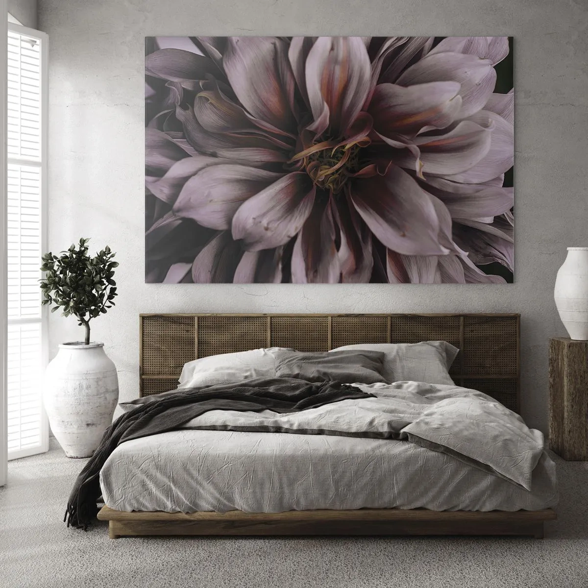 Quadro su vetro - Primo piano di un fiore scuro con petali viola e bordeaux - 70x50cm - Cuore d'aprile - Decorazione murale moderna per soggiorno e camera da letto ARTTOR