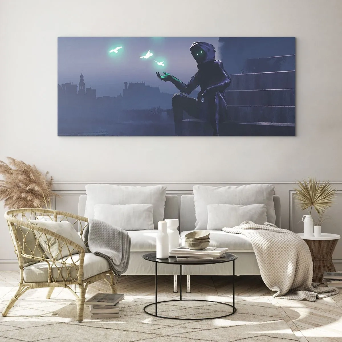 Quadro su vetro - Una figura incappucciata con uccelli magici sullo sfondo di una città - 120x50cm - La vita ritorna - Decorazione murale moderna per soggiorno e camera da letto ARTTOR