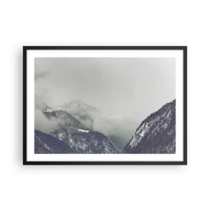 Poster in cornice nera - Una valle di montagna avvolta nella nebbia in sfumature di grigio - 70x50cm - La valle delle nebbie - Decorazione murale moderna per soggiorno e camera da letto ARTTOR