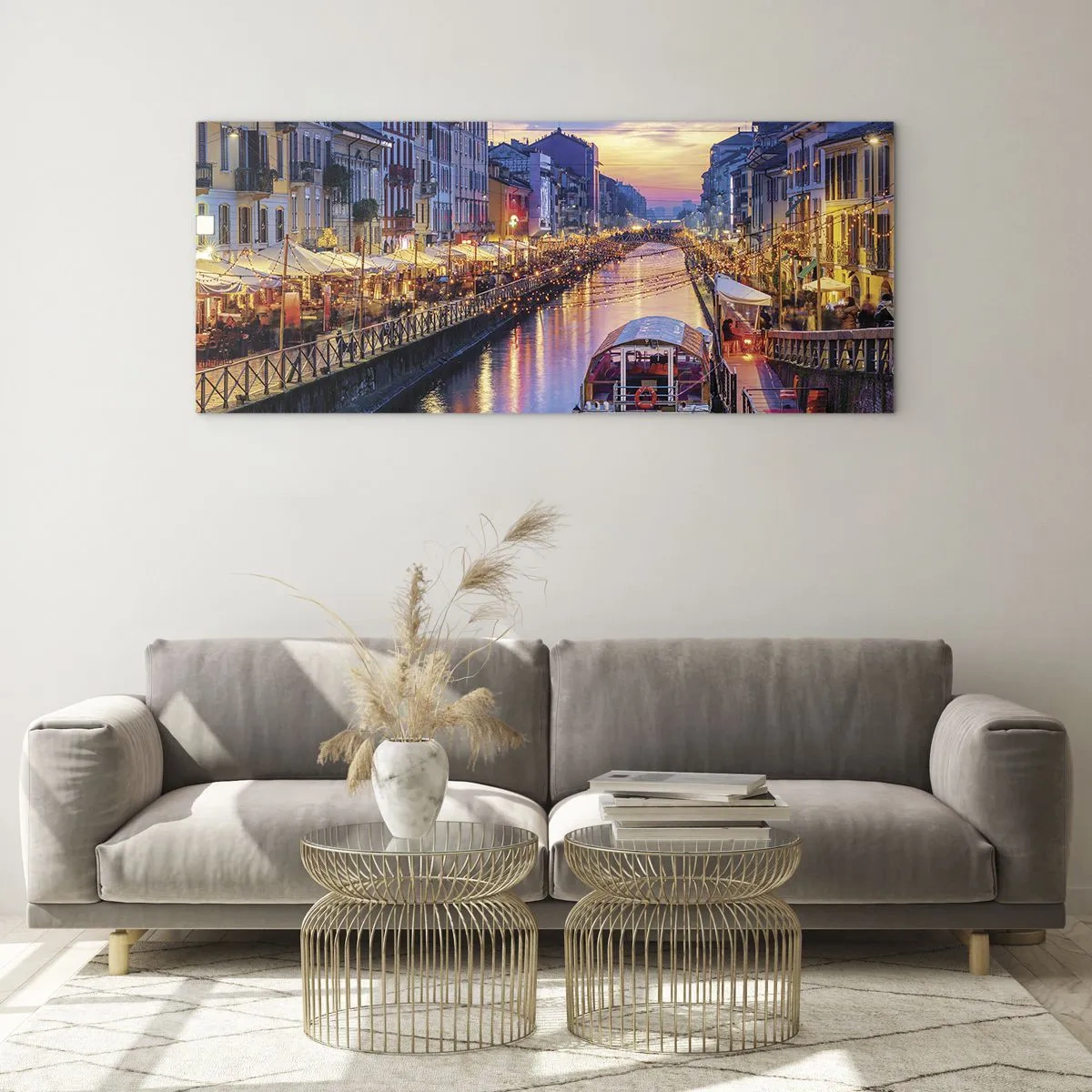Quadro su vetro - Un canale illuminato circondato da edifici colorati - 140x50cm - Sera di luce e di divertimento - Decorazione murale moderna per soggiorno e camera da letto ARTTOR
