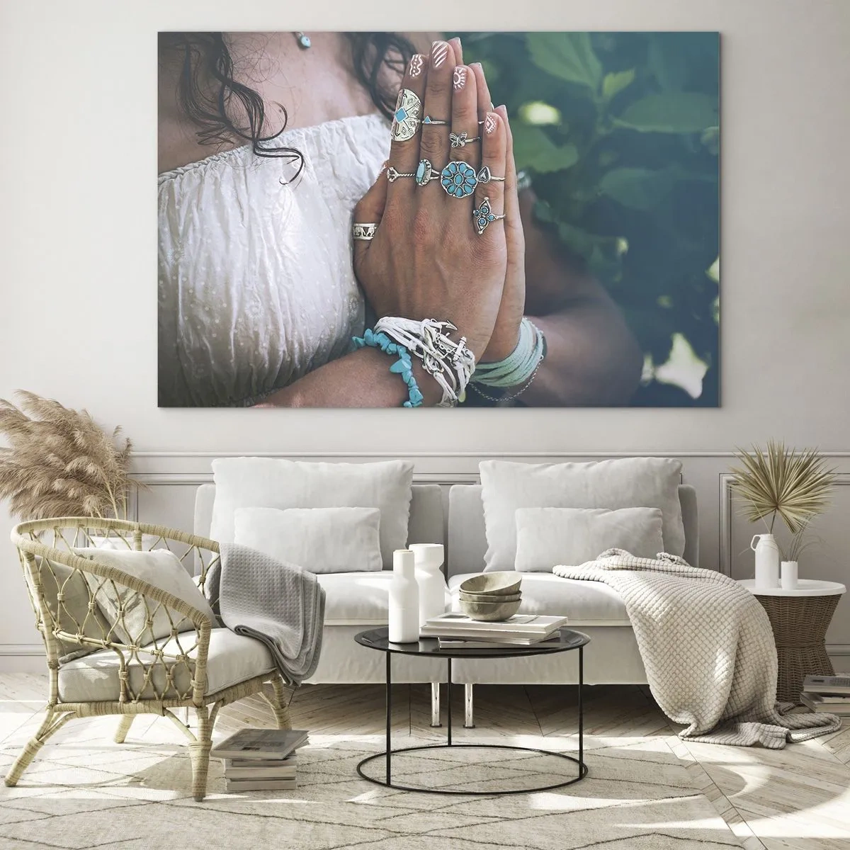 Quadro su vetro - Mani di donna che indossano gioielli boho - 70x50cm - Benvenuto al centro dell'essere - Decorazione murale moderna per soggiorno e camera da letto ARTTOR