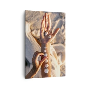 Quadro su tela - Stampe su Tela - Mani con conchiglie disposte sullo sfondo di sabbia - 80x120cm - La bellezza a portata di mano - Decorazione murale moderna per soggiorno e camera da letto ARTTOR