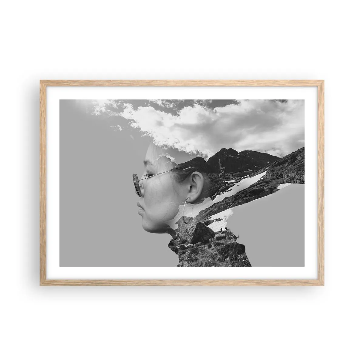 Poster in cornice rovere chiaro Arttor 70x50 cm - Ritratto montano nuvoloso  - Astrazione, Testa Di Donna, Fantasia, Bianco E Nero, Natura, Per il